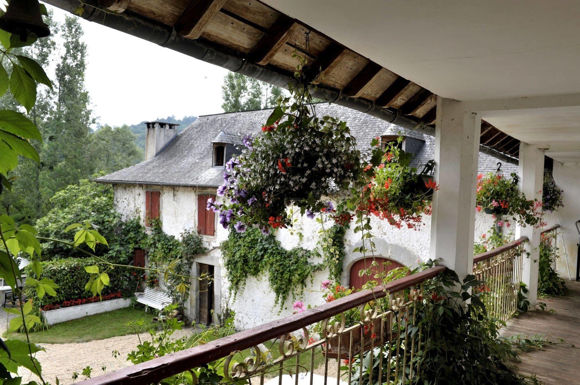 Hotel Les Bains De Secours Sevignacq-Meyracq Exterior photo